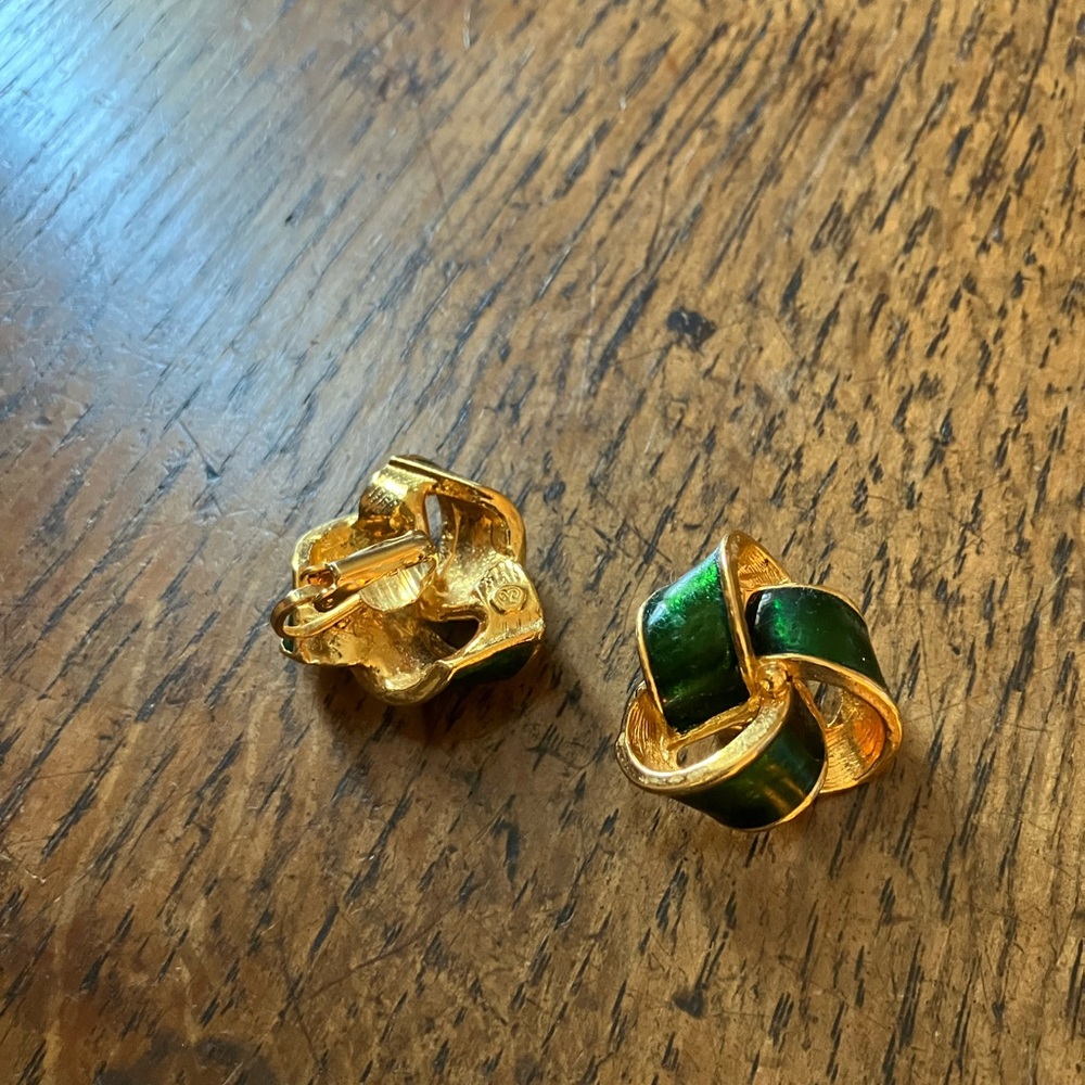 Elegant Gold and Green Knot Earrings